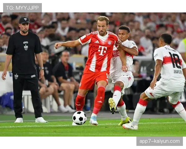 拜仁客场5-0横扫圣保利，积分榜领先优势扩大至12分